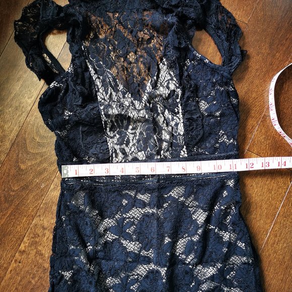 Victorian Lace Dress - Picture 5 of 8